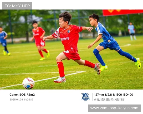 足球摄影师联合展览记录联赛精彩瞬间，足球摄影获奖作品